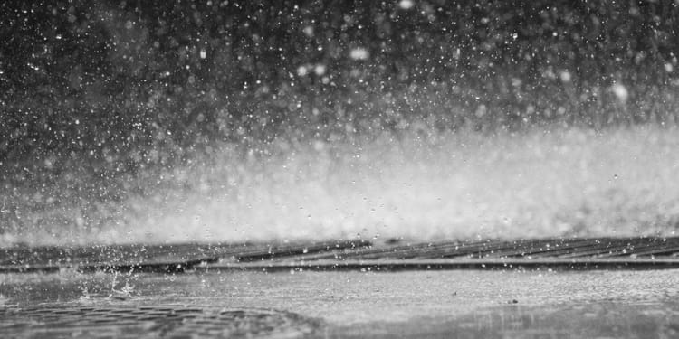 Sous l'eau.